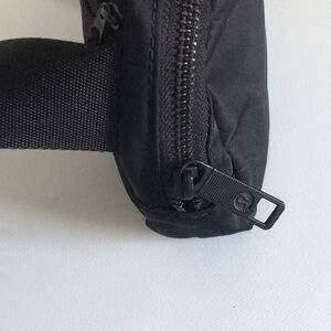 Lululemon everywhere belt bag (used).